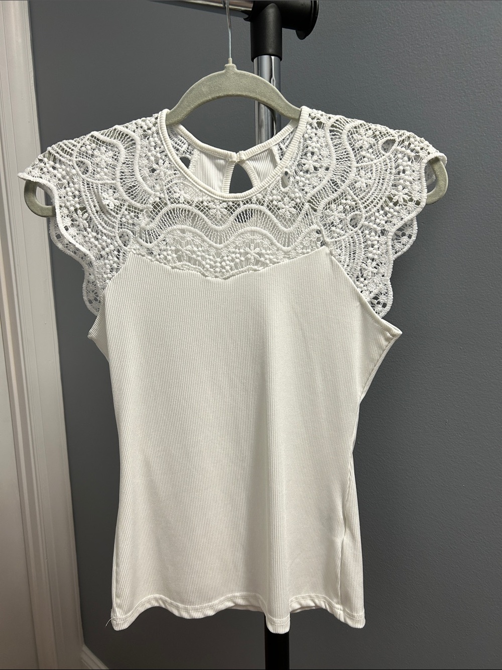 White Lace Cap Sleeve Tank Top XS